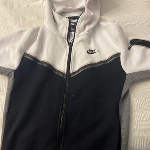 White/black Nike tech